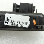 Oriģinālā BMW F22 F22 F22 F23 F23 F45 F30 F31 Aizmugurējo durvju roktura poga 51247368752