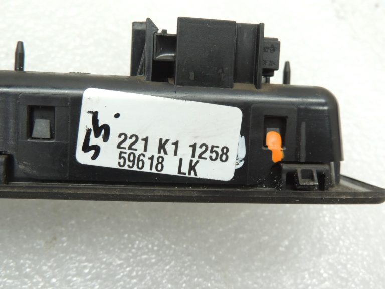 Oriģinālā BMW F22 F22 F22 F23 F23 F45 F30 F31 Aizmugurējo durvju roktura poga 51247368752