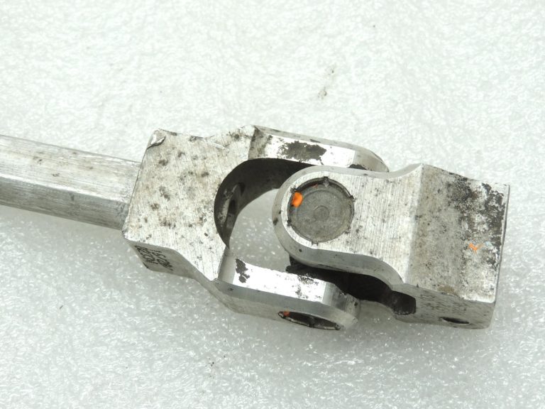 Oriģinālā BMW F20 F20 F21 F22 F22 F30 F31 Stūres vārpstas universālā locītava 32306791295 DEFEKTĪVA