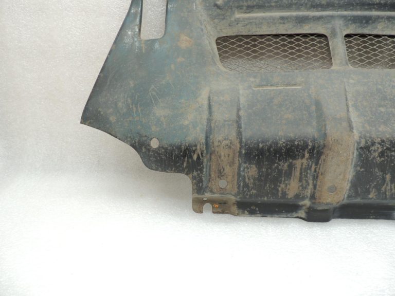 Mitsubishi Pajero V7 V6 Priekšējā apakšējā aizsargplāksne MR437661
