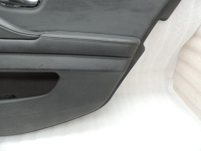 Oriģinālā BMW 5. sērijas F10 F11 aizmugurējā labā durvju paneļa durvju apdare BLACK LCSW 7273280