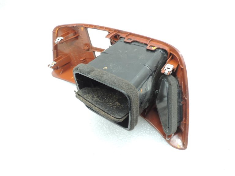 Mitsubishi Pajero V7 V6 ventilācijas atveres koka vāks kreisais MR456381