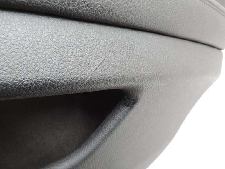 Oriģinālā BMW 5. sērijas F10 F11 aizmugurējā labā durvju paneļa durvju apdare BLACK LCSW 7273280