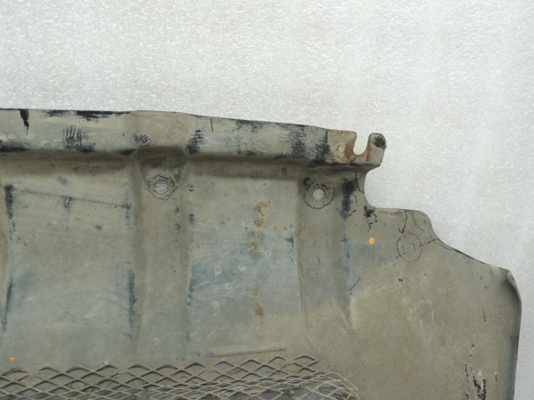 Mitsubishi Pajero V7 V6 Priekšējā apakšējā aizsargplāksne MR437661