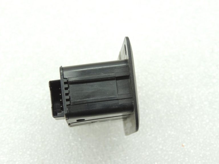 Oriģinālais BMW G20 G30 G28 G11 aizmugurējo durvju aizvēršanas slēdzis 61319275121