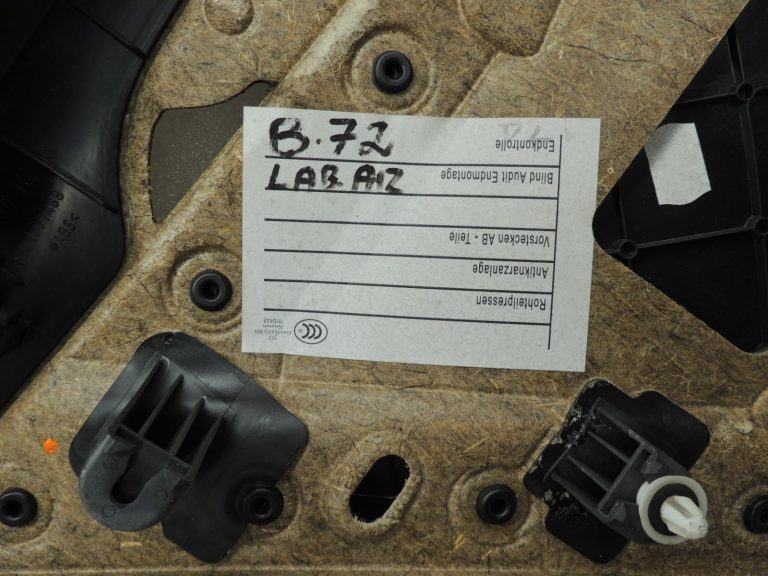 Oriģinālā BMW 5. sērijas F10 F11 aizmugurējā labā durvju paneļa durvju apdare BLACK LCSW 7273280