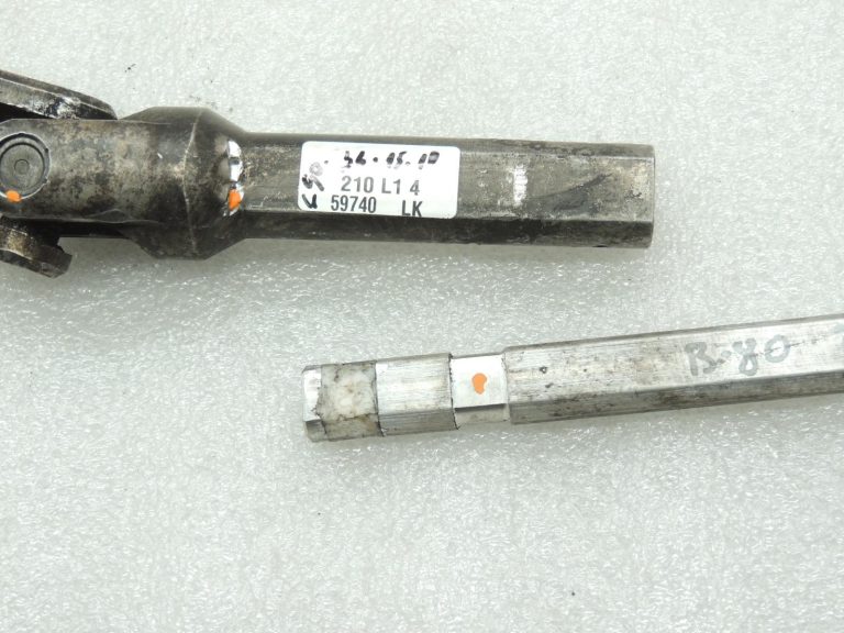 Oriģinālā BMW F20 F20 F21 F22 F22 F30 F31 Stūres vārpstas universālā locītava 32306791295 DEFEKTĪVA