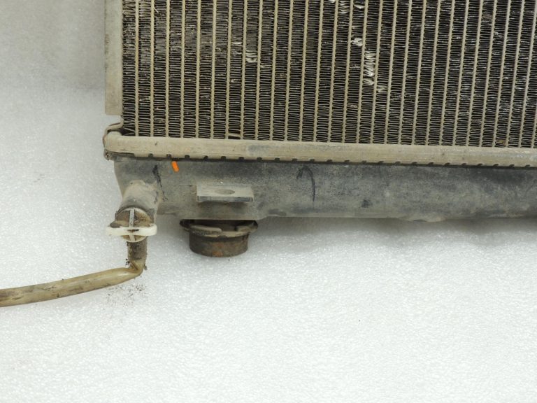 Oriģinālās Mitsubishi Pajero V68W 3.2 DI-D 4M41 Radiators Radiatora ūdens dzesētājs MR404689