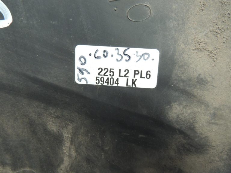 Mitsubishi Pajero V7 V6 slieksnis labajā pusē MR438734