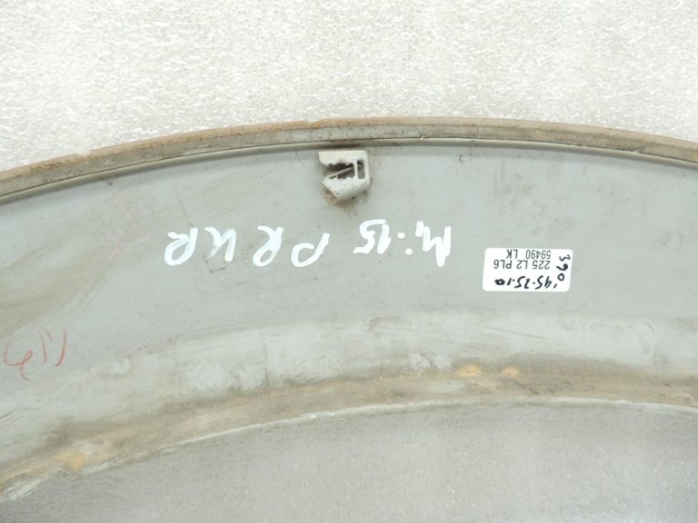Mitsubishi Pajero V7 V6 priekšējais kreisais dubļusargs MR478741 MR508205