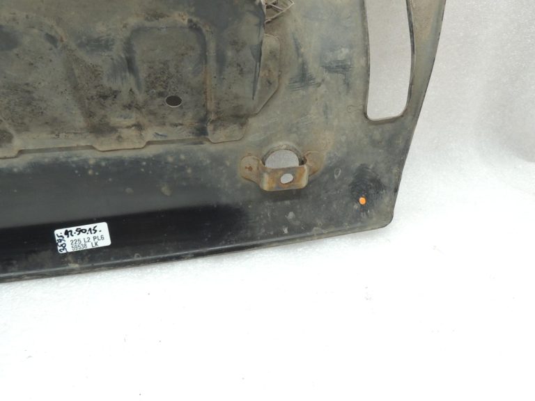 Mitsubishi Pajero V7 V6 Priekšējā apakšējā aizsargplāksne MR437661