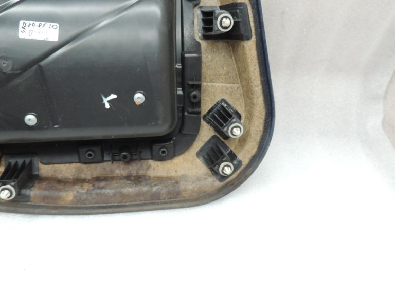 Oriģinālā BMW 5. sērijas F10 F11 aizmugurējā labā durvju paneļa durvju apdare BLACK LCSW 7273280
