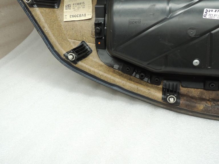 Oriģinālā BMW 5. sērijas F10 F11 aizmugurējā labā durvju paneļa durvju apdare BLACK LCSW 7273280