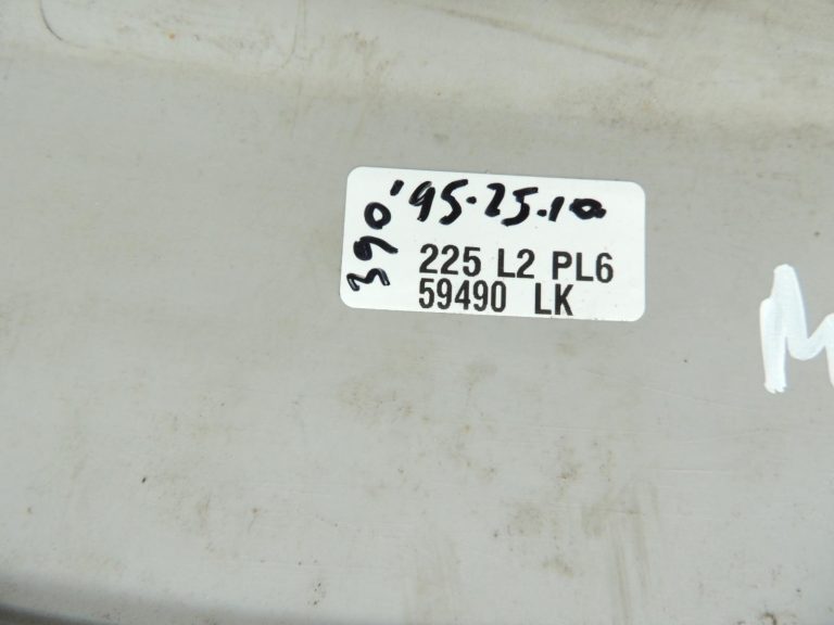 Mitsubishi Pajero V7 V6 priekšējais kreisais dubļusargs MR478741 MR508205