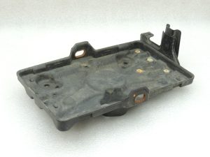 Mitsubishi Pajero V64W V68W V78W Akumulatora pozīcija priekšpusē MR440936