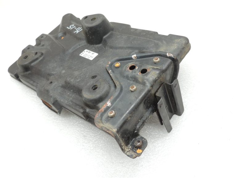 Mitsubishi Pajero V64W V68W V78W Akumulatora pozīcija priekšpusē MR440936