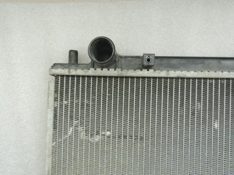 Mitsubishi Pajero V68W 3.2 DI-D automātiskais radiators Radiatora ūdens dzesētājs MR968059