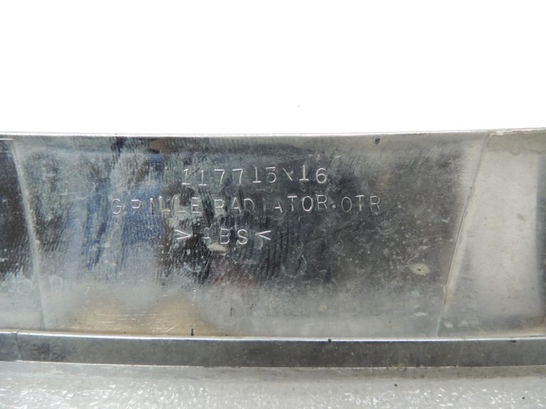 Mitsubishi Pajero V7 hromēta radiatora režģa apdare hromēta līstes MN117715
