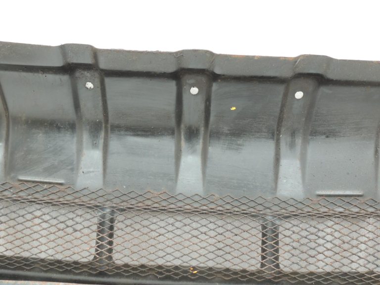 Mitsubishi Pajero V7 V6 Priekšējā apakšējā aizsargplāksne MR437661