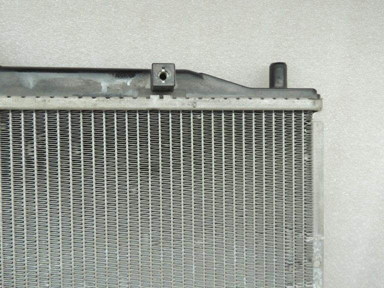 Mitsubishi Pajero V68W 3.2 DI-D automātiskais radiators Radiatora ūdens dzesētājs MR968059