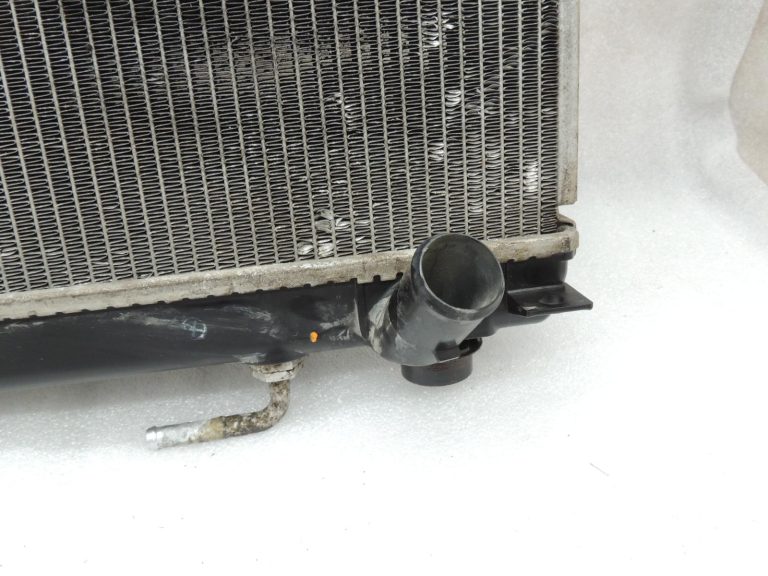 Mitsubishi Pajero V68W 3.2 DI-D automātiskais radiators Radiatora ūdens dzesētājs MR968059