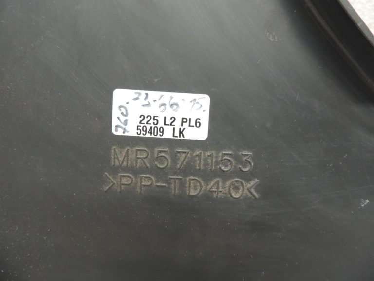 Mitsubishi L200 K74T 4D56 2.5TD pārsega ventilācijas atveres difuzors MR571153