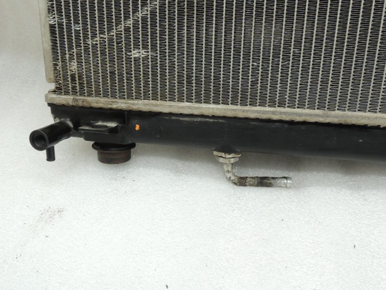 Mitsubishi Pajero V68W 3.2 DI-D automātiskais radiators Radiatora ūdens dzesētājs MR968059