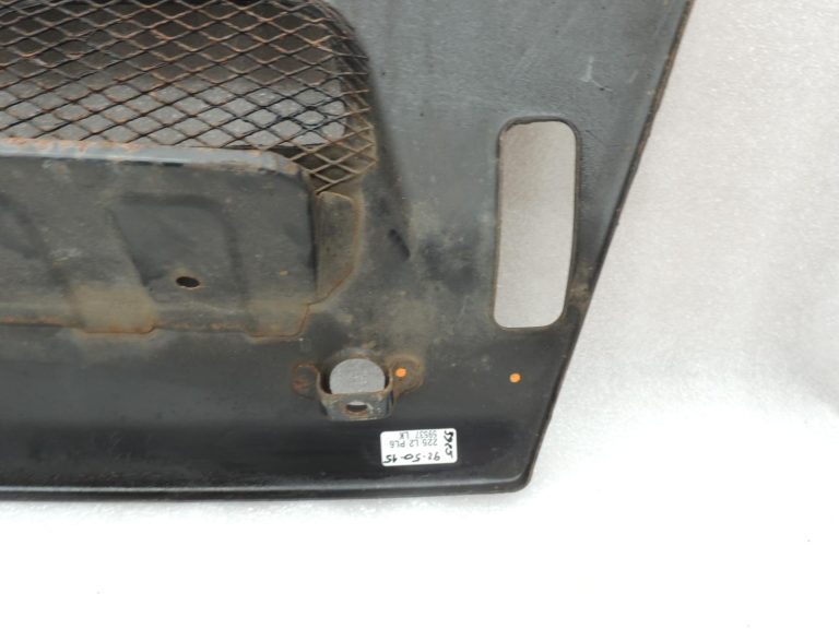 Mitsubishi Pajero V7 V6 Priekšējā apakšējā aizsargplāksne MR437661