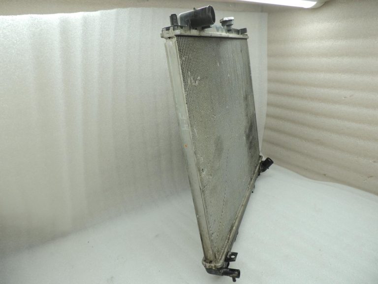 Mitsubishi Pajero V68W 3.2 DI-D automātiskais radiators Radiatora ūdens dzesētājs MR968059