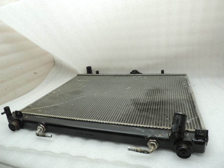 Mitsubishi Pajero V68W 3.2 DI-D automātiskais radiators Radiatora ūdens dzesētājs MR968059