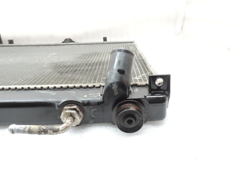 Mitsubishi Pajero V68W 3.2 DI-D automātiskais radiators Radiatora ūdens dzesētājs MR968059