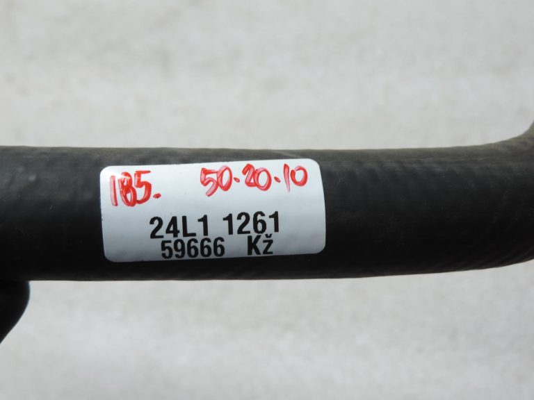 Oriģinālā Toyota Yaris P9 1.3 VVT-i (2SZFE) siltummaiņa ūdens ieplūdes šļūtene