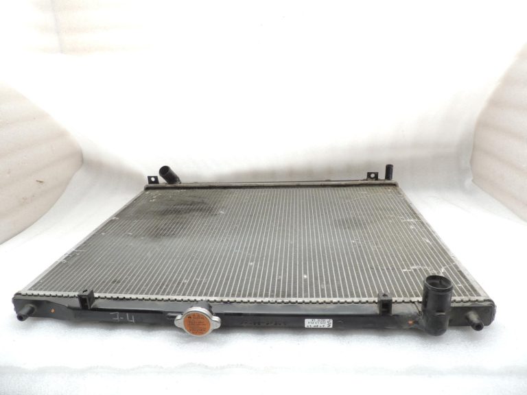 Mitsubishi Pajero V68W 3.2 DI-D automātiskais radiators Radiatora ūdens dzesētājs MR968059