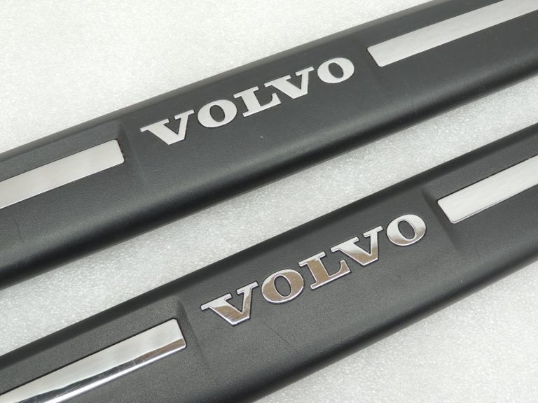 Volvo V40 II Cross Country iekšējās sliekšņu apmales priekšējais komplekts 31265842