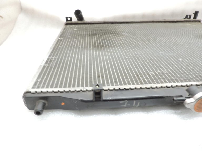 Mitsubishi Pajero V68W 3.2 DI-D automātiskais radiators Radiatora ūdens dzesētājs MR968059