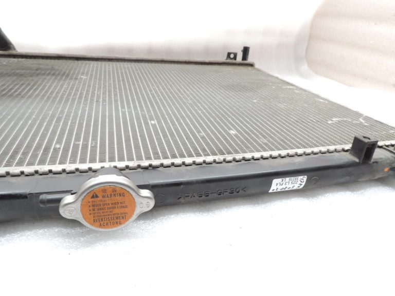 Mitsubishi Pajero V68W 3.2 DI-D automātiskais radiators Radiatora ūdens dzesētājs MR968059