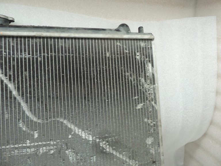 Mitsubishi Pajero V68W 3.2 DI-D automātiskais radiators Radiatora ūdens dzesētājs MR968059