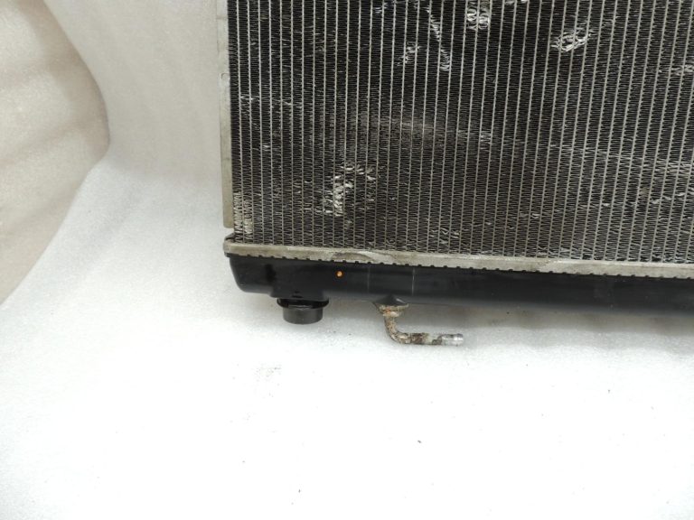 Mitsubishi Pajero V68W 3.2 DI-D automātiskais radiators Radiatora ūdens dzesētājs MR968059
