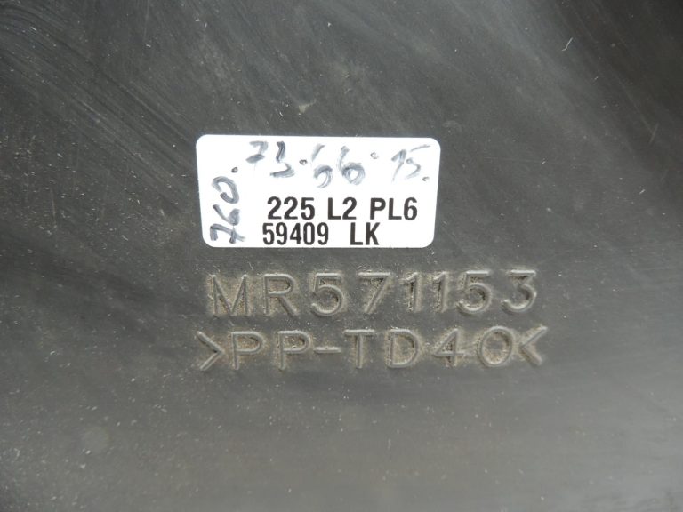 Mitsubishi L200 K74T 4D56 2.5TD pārsega ventilācijas atveres difuzors MR571153
