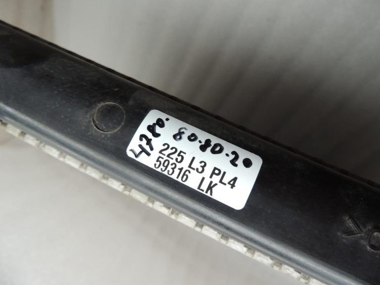 Mitsubishi Pajero V68W 3.2 DI-D automātiskais radiators Radiatora ūdens dzesētājs MR968059