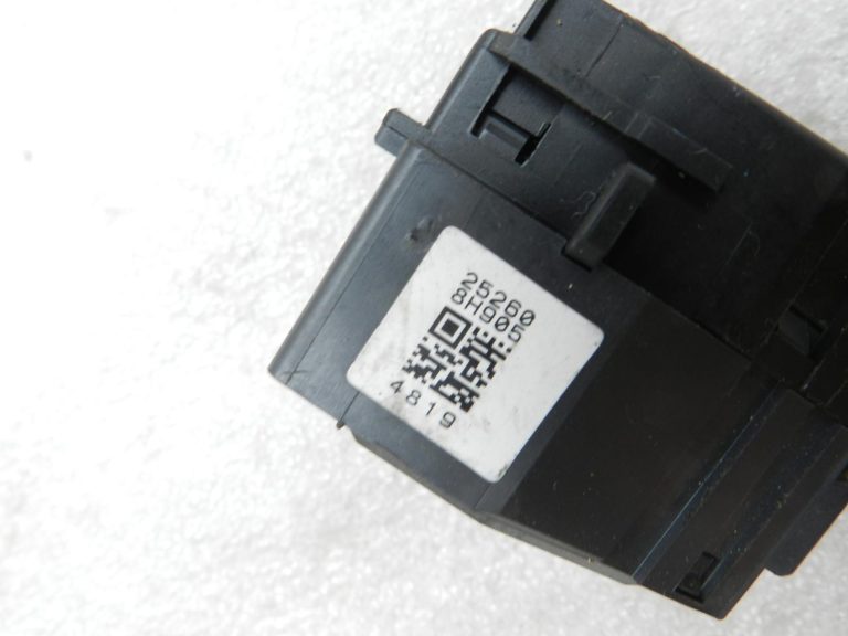 Nissan X-trail oriģinālais tīrītāju slēdzis 252608H905