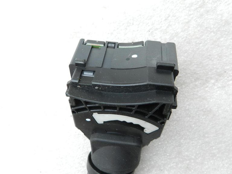 Nissan X-trail oriģinālais tīrītāju slēdzis 252608H905
