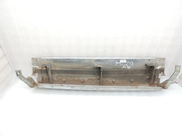 Mitsubishi Pajero V7 V6 Aizmugurējā bampera centrālais korms MR533017