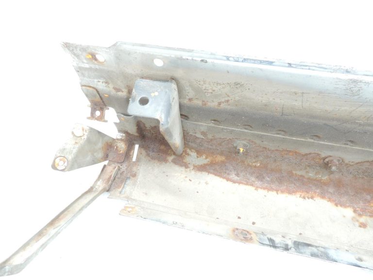 Mitsubishi Pajero V7 V6 Aizmugurējā bampera centrālais korms MR533017