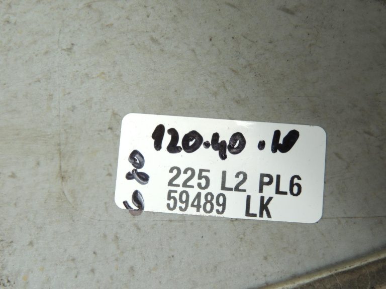 Mitsubishi Pajero V6 Īsa riteņu arkas uzlika aizmugurējā kreisā MR478745 🚨DEFECTIVE🚨