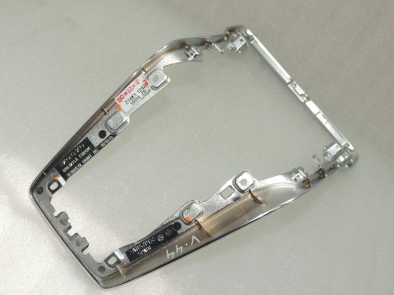 Volvo V40 II Cross Country instrumentu paneļa apdare hromēta 8632746