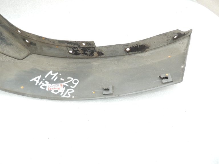 Mitsubishi Pajero V74W V75W V75W V78W Aizmugurējā bampera apdare labā MR478782