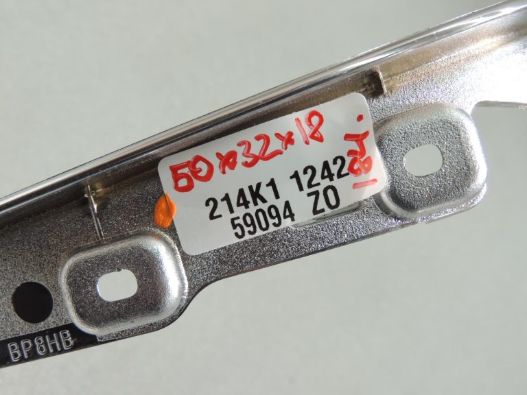 Volvo V40 II Cross Country instrumentu paneļa apdare hromēta 8632746