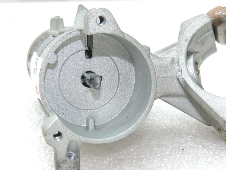 Oriģināls 2001-2005 Toyota Yaris P1 aizdedzes slēdzenes korpuss