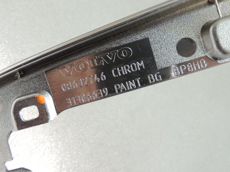 Volvo V40 II Cross Country instrumentu paneļa apdare hromēta 8632746